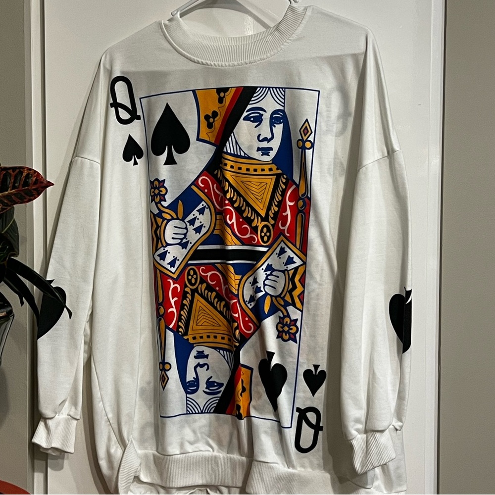 Oversized queen of hearts sweatshirt, size Large